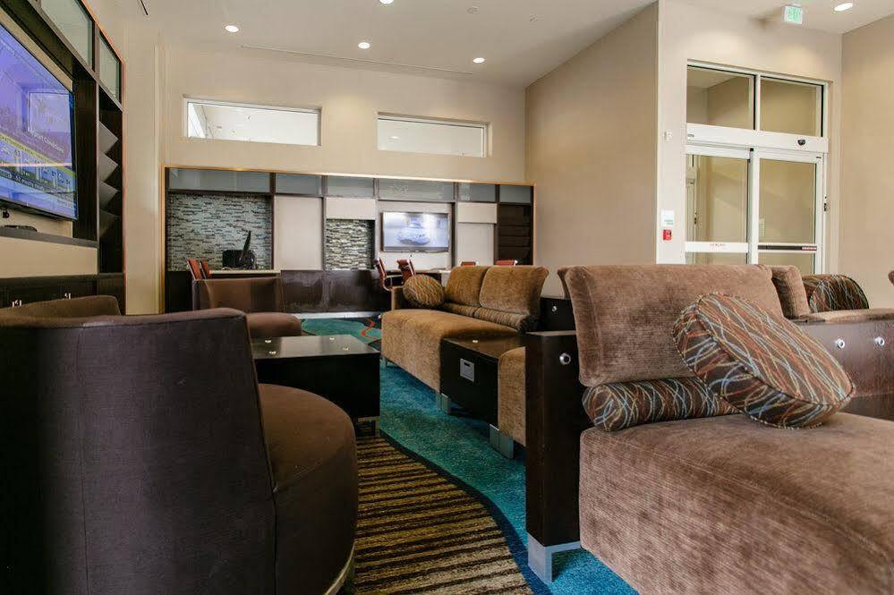 & By Ihg